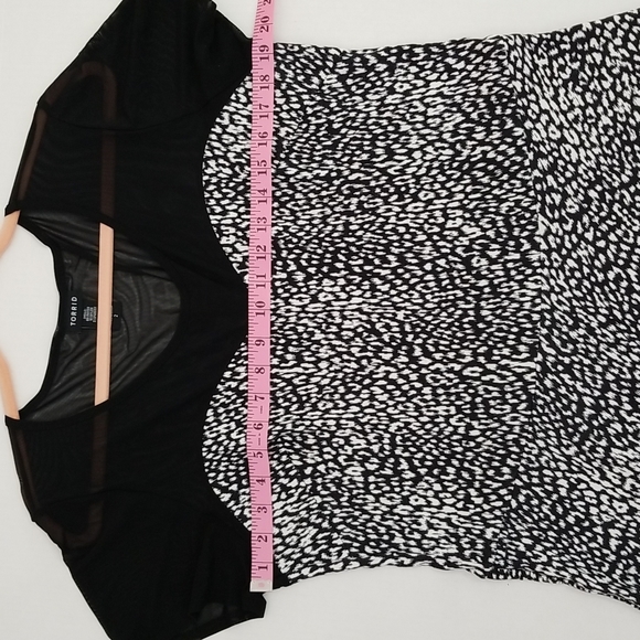 Torrid black and white peplum top, size 2X - Picture 13 of 16